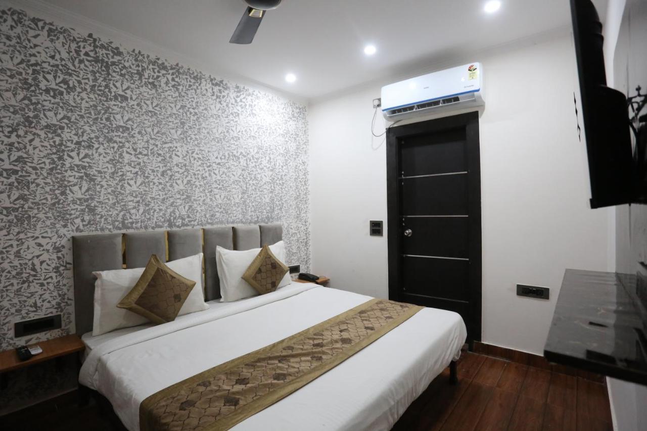 Hotel Twamev Couple Friendly Laxmi Nagar New Delhi Exterior photo