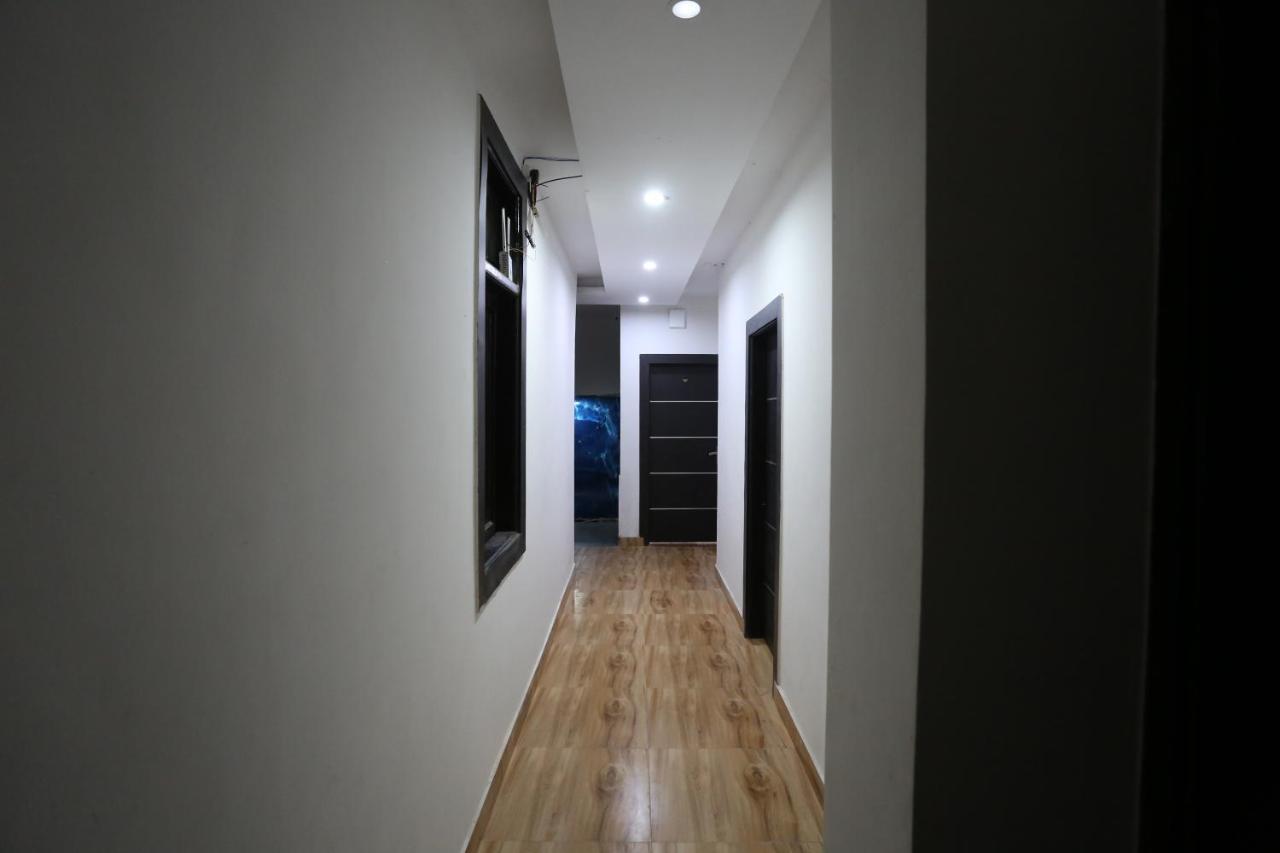Hotel Twamev Couple Friendly Laxmi Nagar New Delhi Exterior photo
