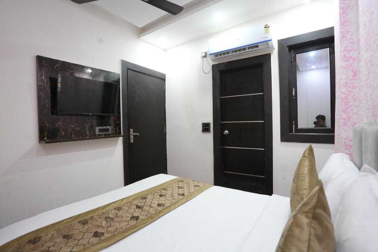 Hotel Twamev Couple Friendly Laxmi Nagar New Delhi Exterior photo