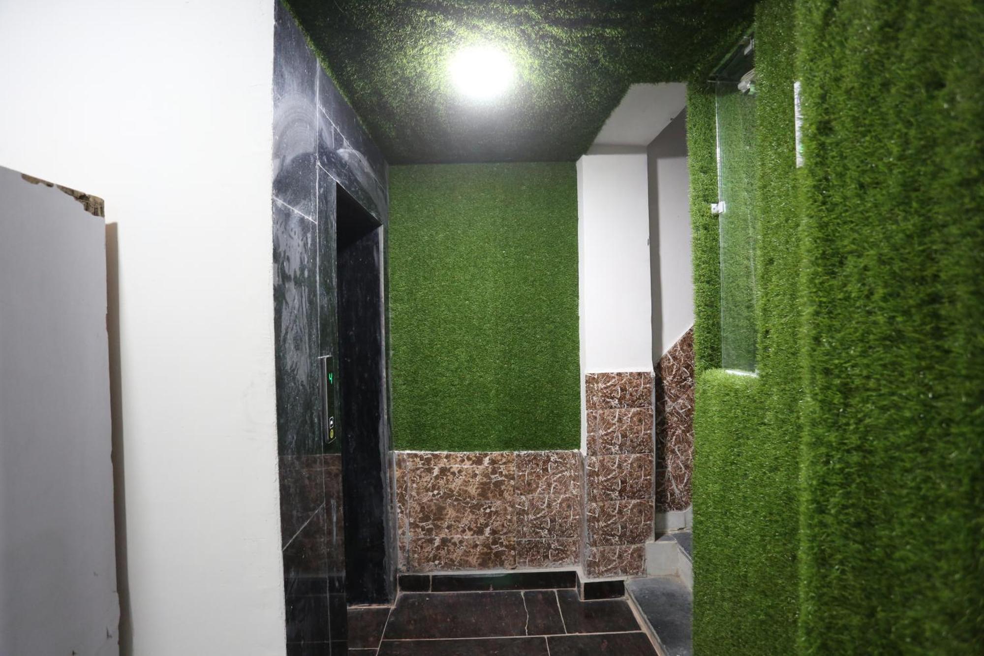 Hotel Twamev Couple Friendly Laxmi Nagar New Delhi Exterior photo