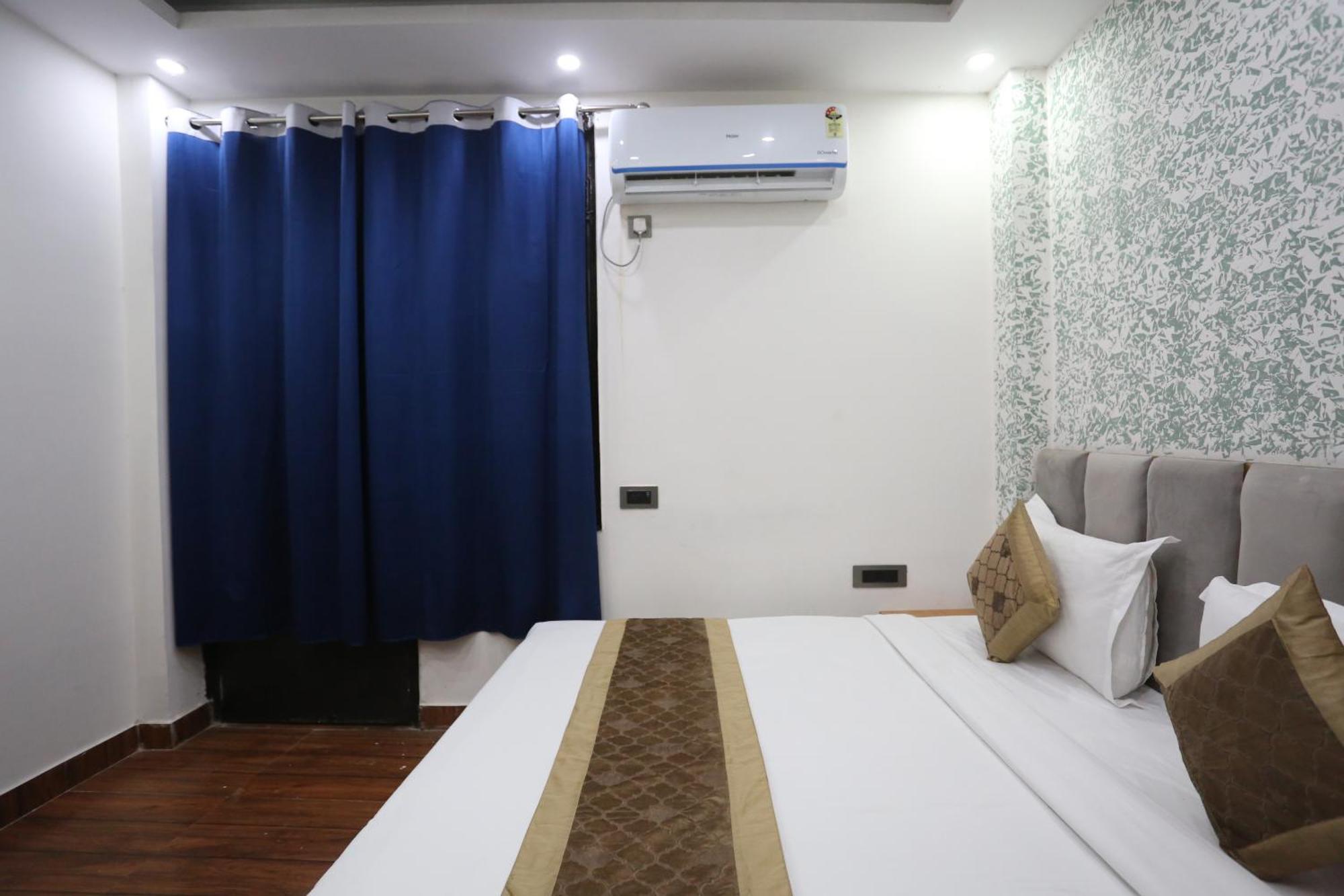 Hotel Twamev Couple Friendly Laxmi Nagar New Delhi Exterior photo