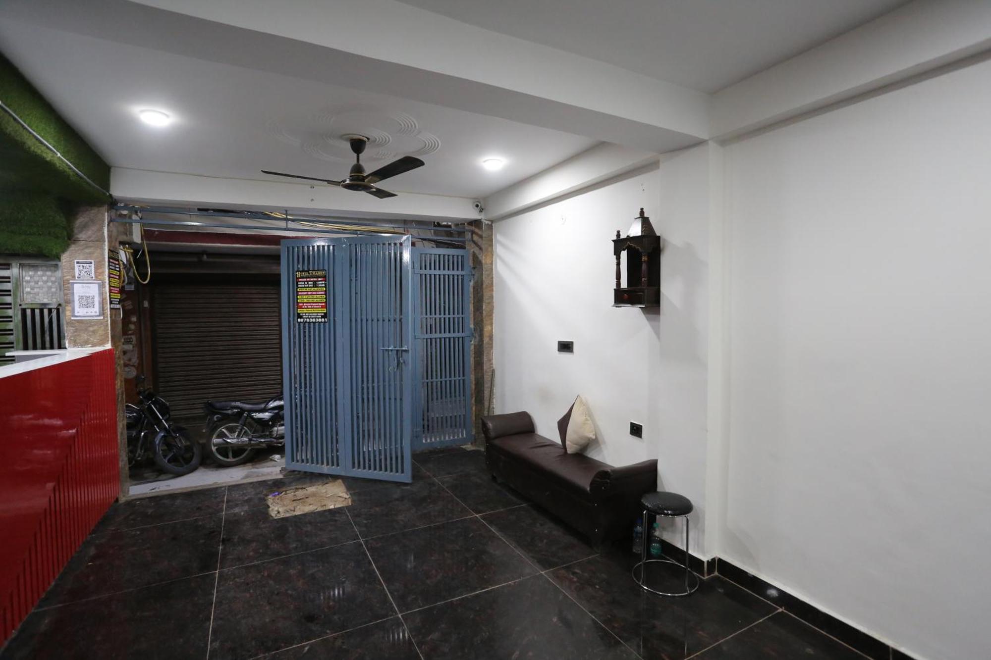 Hotel Twamev Couple Friendly Laxmi Nagar New Delhi Exterior photo