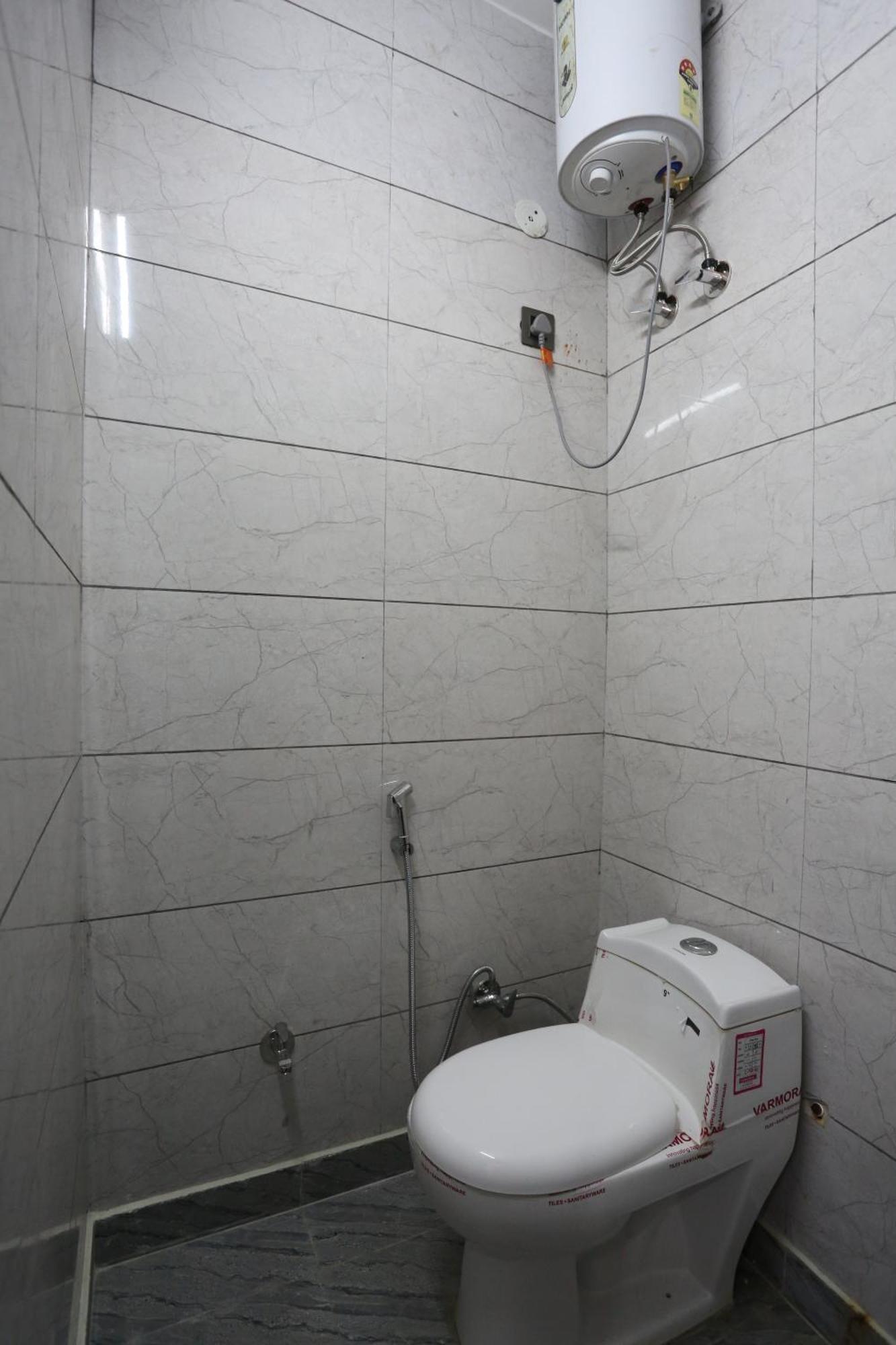 Hotel Twamev Couple Friendly Laxmi Nagar New Delhi Exterior photo