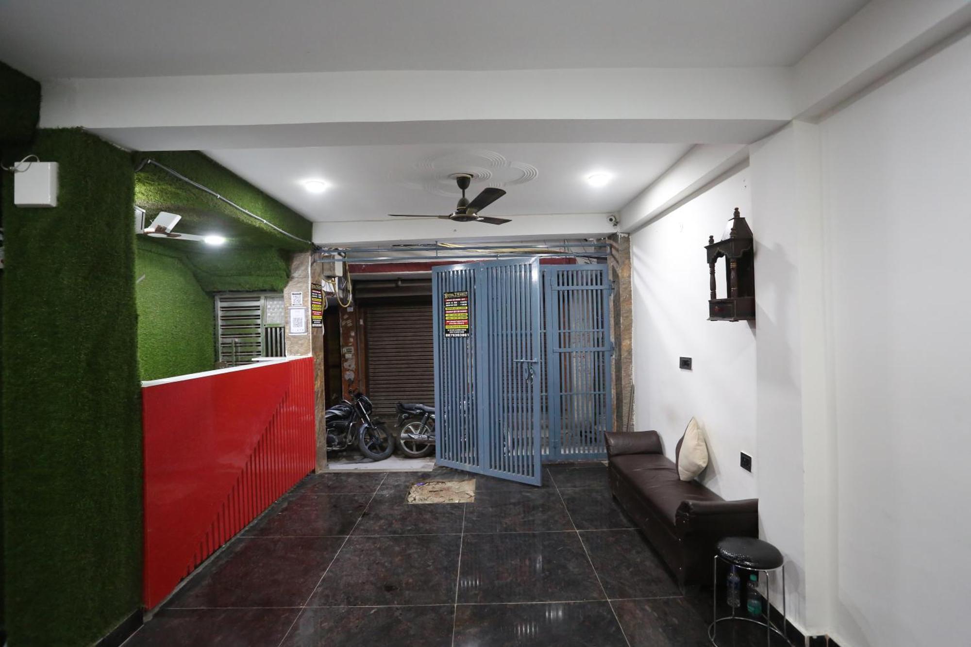 Hotel Twamev Couple Friendly Laxmi Nagar New Delhi Exterior photo