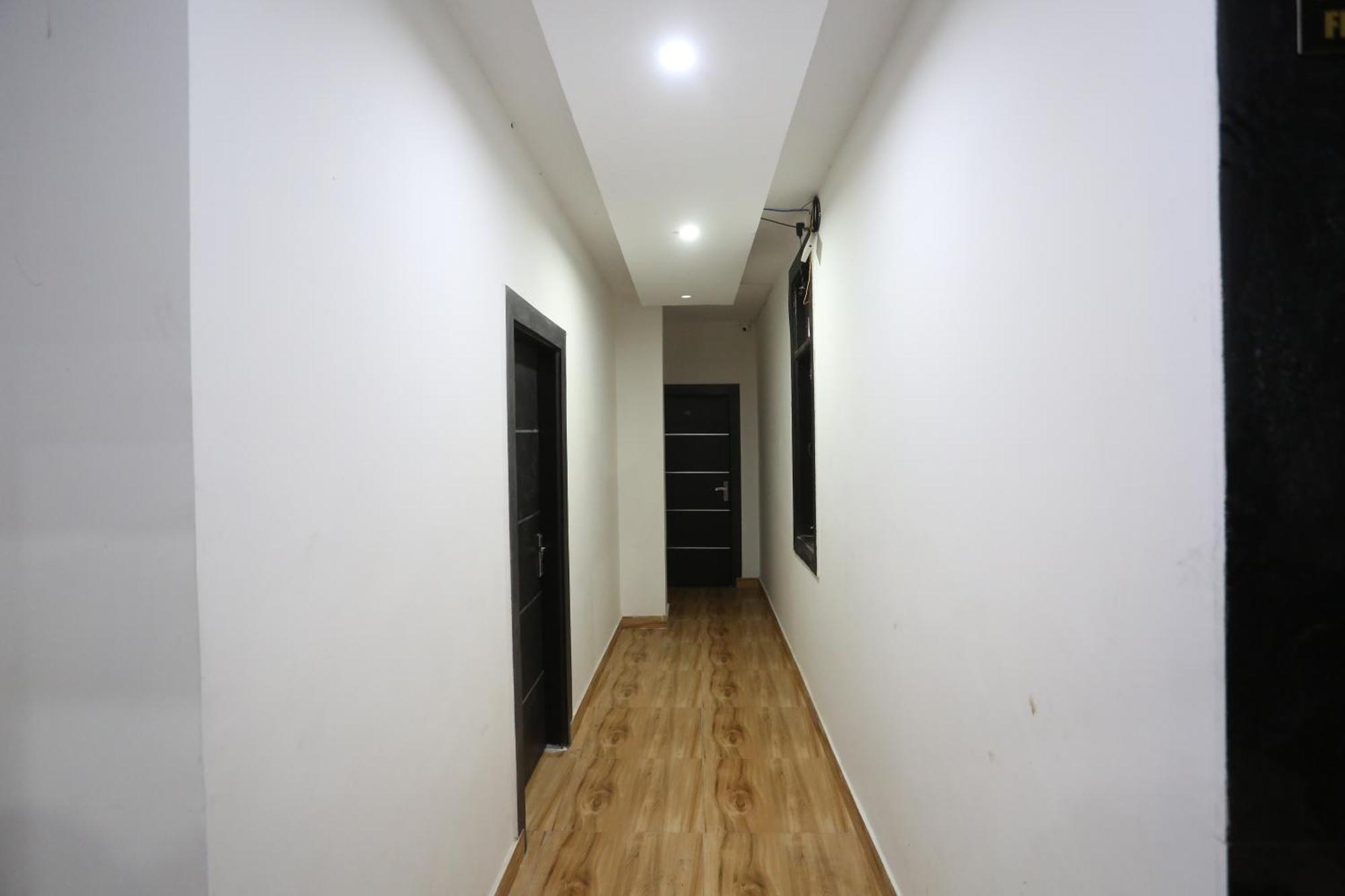 Hotel Twamev Couple Friendly Laxmi Nagar New Delhi Exterior photo