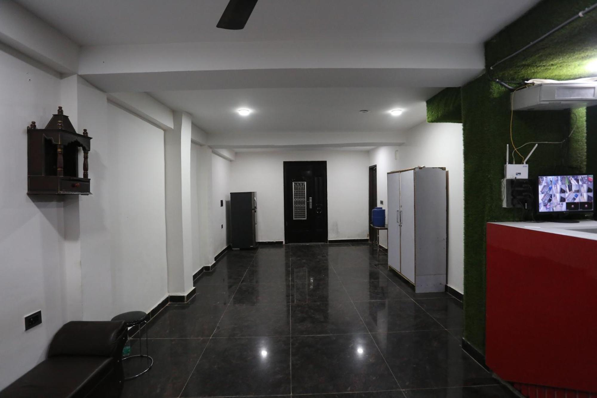 Hotel Twamev Couple Friendly Laxmi Nagar New Delhi Exterior photo